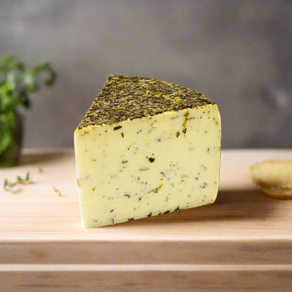 Strega delle Erbe - bylinkový kravský sýr (od 100g)