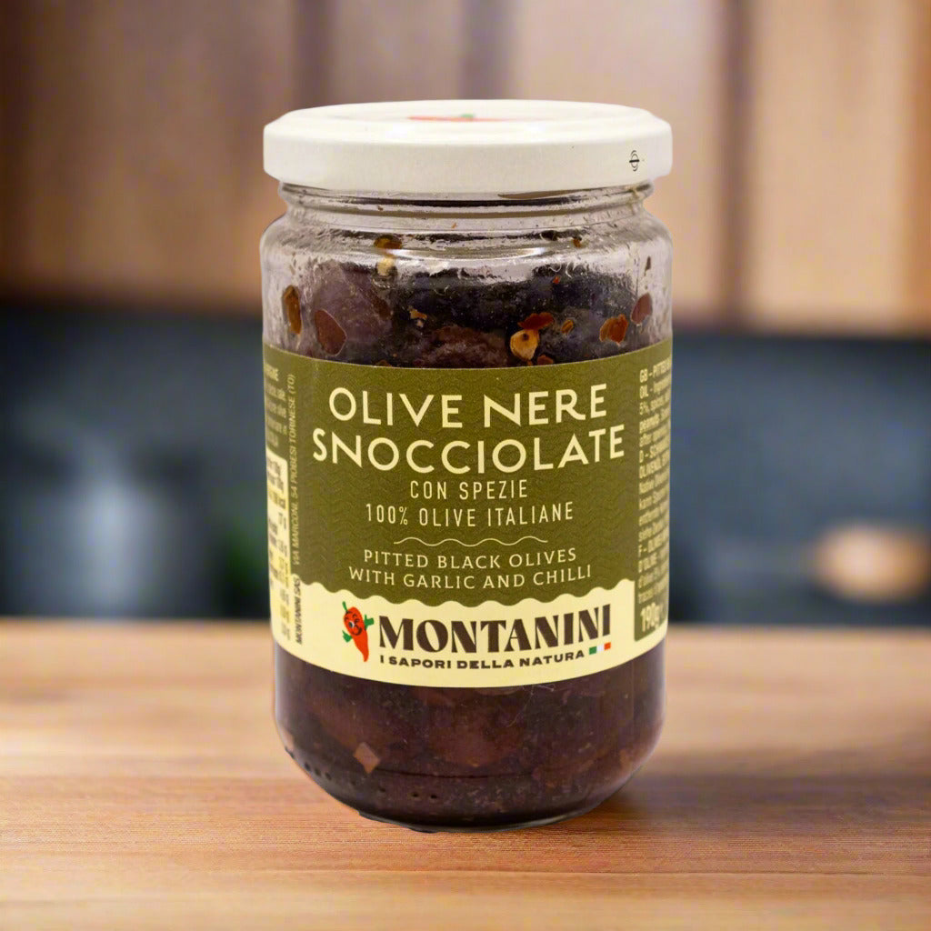 Olive nere snocciolate – Černé olivy bez pecek s česnekem a chilli (190g)