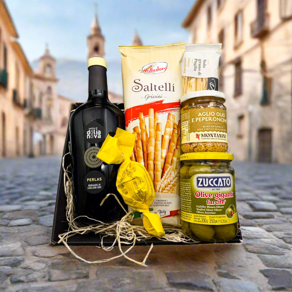 Spaghetti Aglio Olio e Peperoncino s kvalitním bílým vínem a olivami